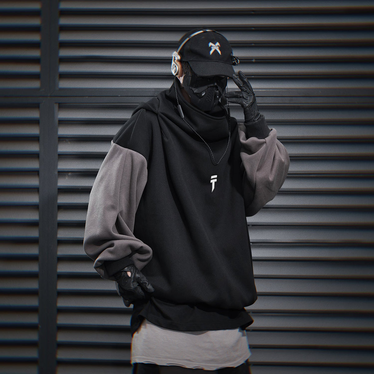 HiH51 Black T-Tech Men's Hoodie
